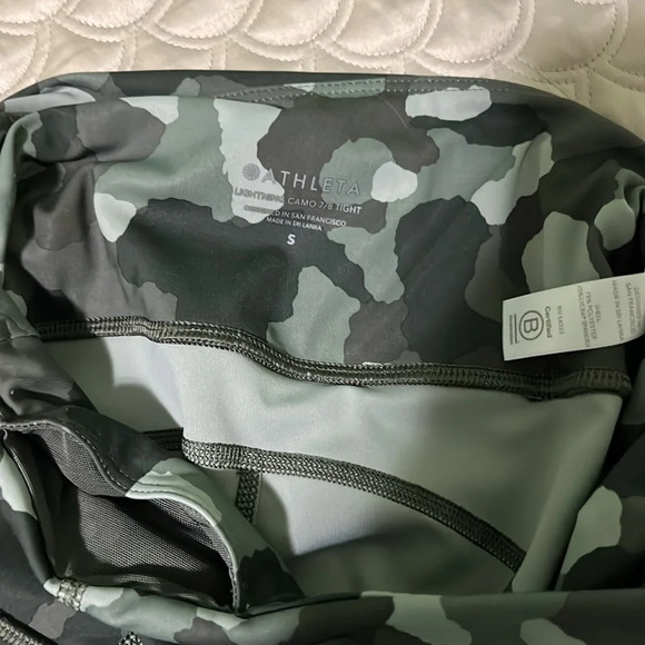 Athleta Lightning Camo 7/8 Tight- S - Picture 5 of 8